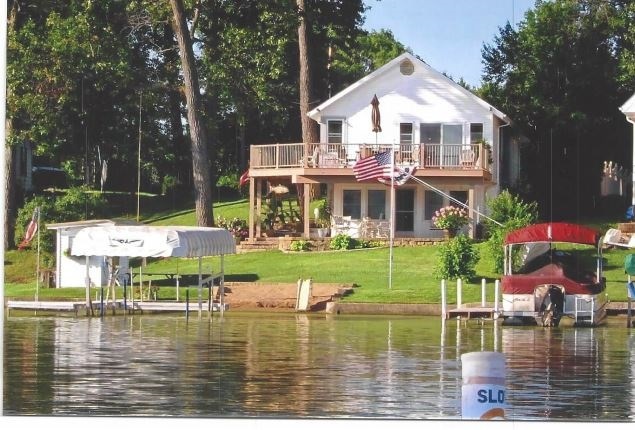 What an Opportunity on Webster Lake w/70 Feet of U