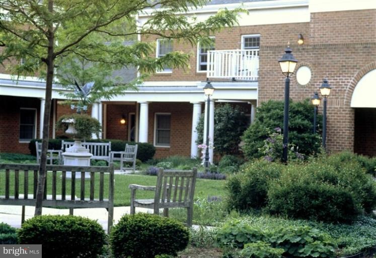 504 Brightwood Club Dr, Lutherville Timonium, MD 21093 - photo 1