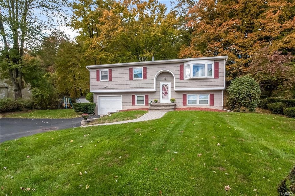 159 S Pascack Rd, Nanuet, NY 10954 - photo 1