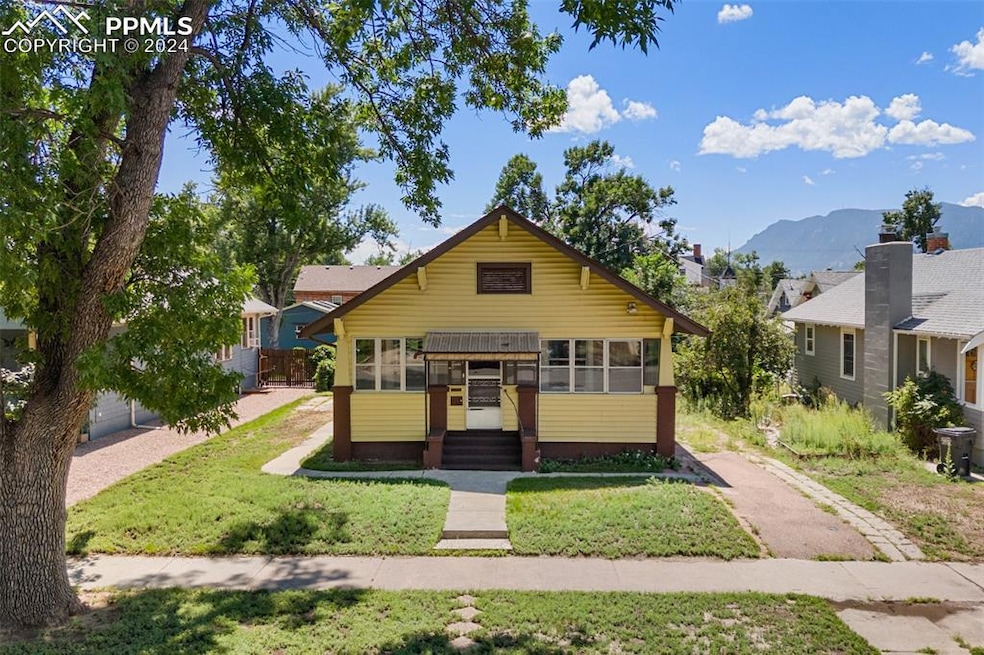 Bungalow-style house with a mountain view