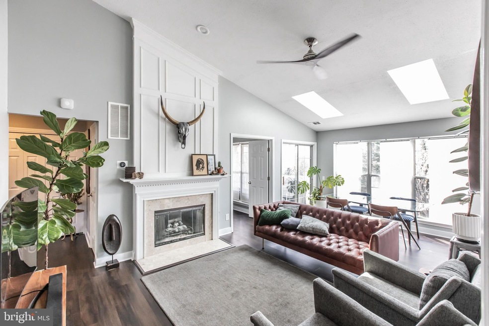 8201 Crossbrook Ct unit 301, Lorton, VA 22079 - photo 1