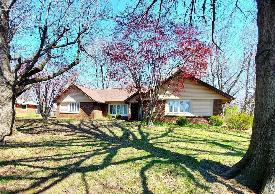 304 Louise Dr, Collinsville, IL 62234 - photo 1