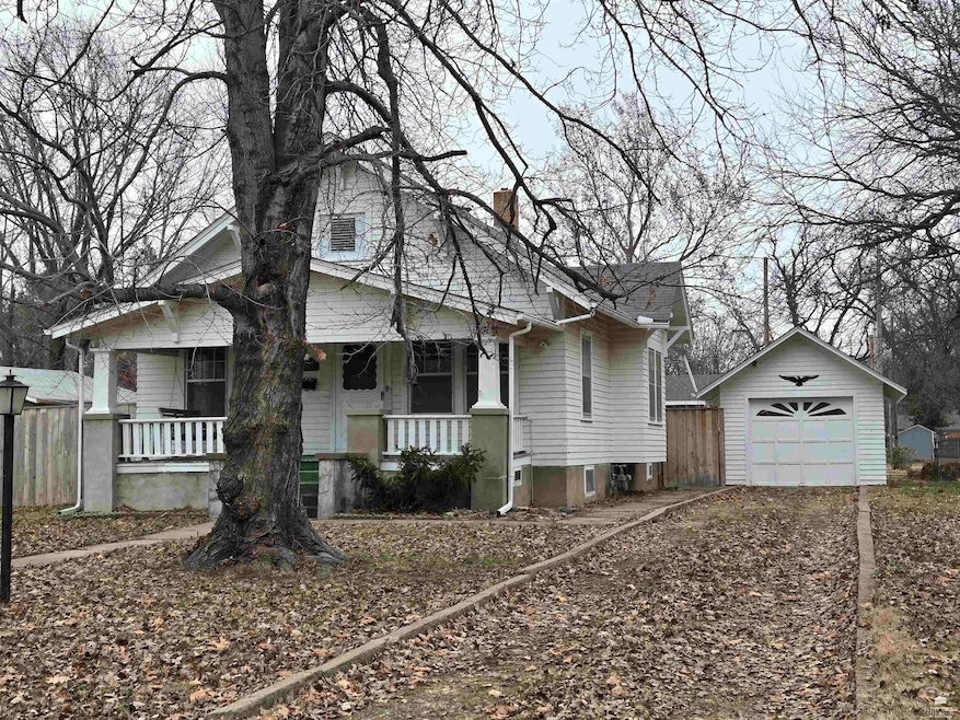 305 N Rogers Ave, Abilene, KS 67410 - photo 1