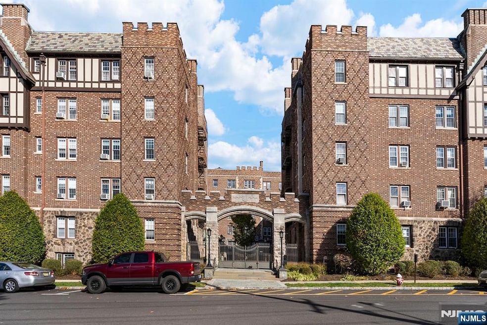 For Sale $325,000 • Co-Listing Agent