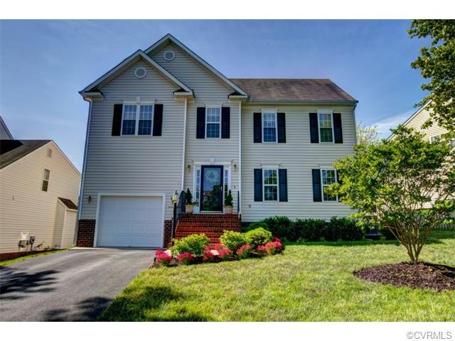 Low maintenance vinyl siding and brick steps, gara