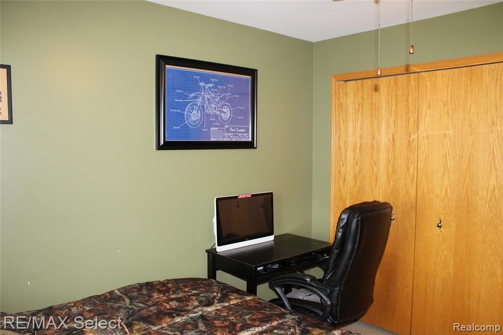 7101 van Vleet Rd, Swartz Creek, MI 48473 - photo 1