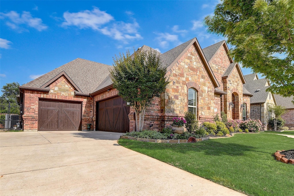 8721 Shadywood Ln, North Richland Hills, TX 76182 - photo 1