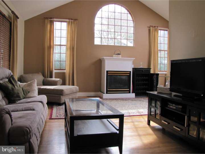 80 Cambridge Dr, Glen Mills, PA 19342 - photo 1