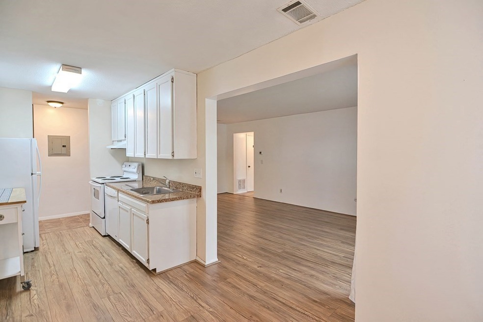 42 Shrewsbury Green Dr unit H, Shrewsbury, MA 01545 - photo 1