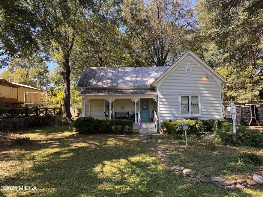 147 Railroad Ave NW, Lilburn, GA 30047 - photo 1