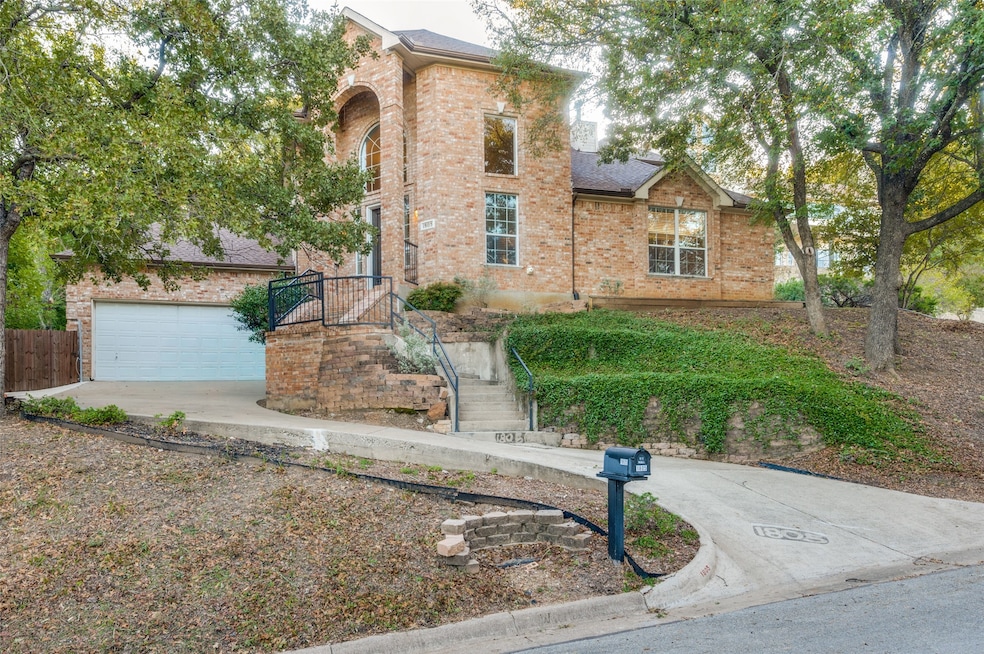 1805 Old Oak Dr, Arlington, TX 76012 - photo 1