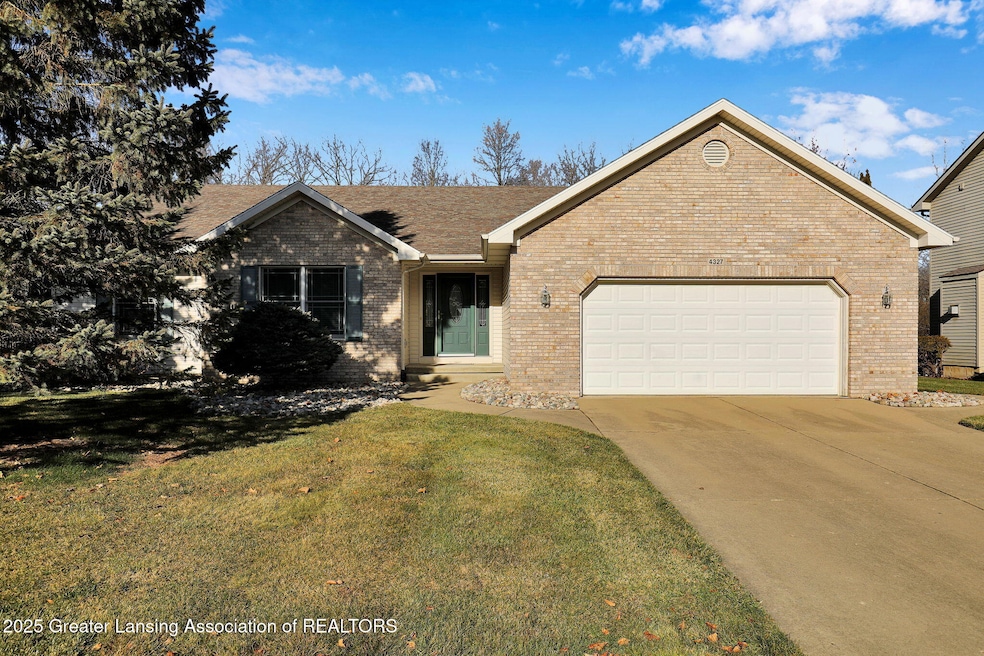 4327 Fieldview Dr, Grand Ledge, MI 48837 - photo 1