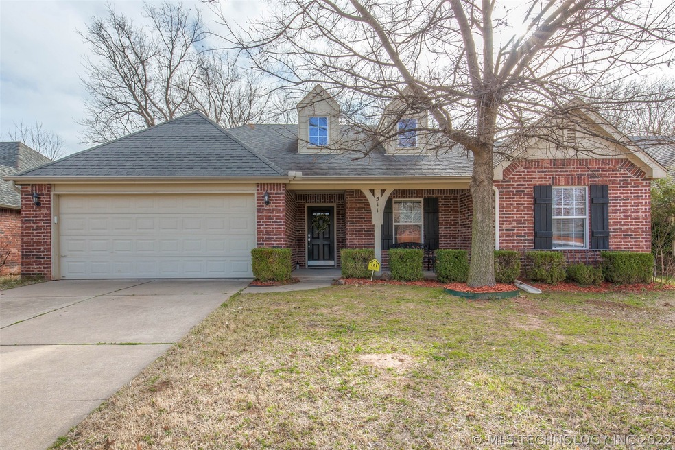 Beautiful ranch style home in South Lakes Villas s