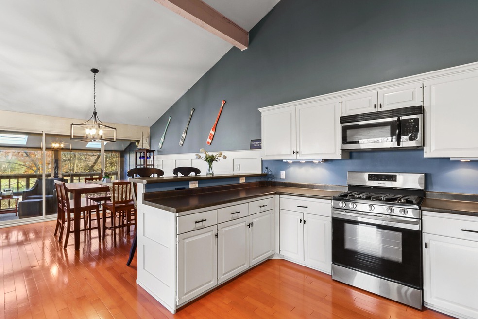 303 Deerpath E unit B, Fontana, WI 53125 - photo 1