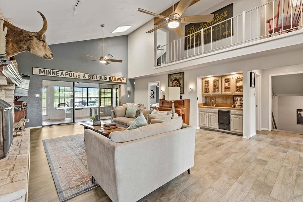 636 Oakland Hills Ln, Kerrville, TX 78028 - photo 1