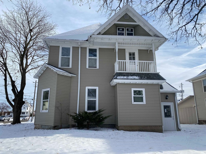 320 W 4th St, Cedar Falls, IA 50613 - photo 1