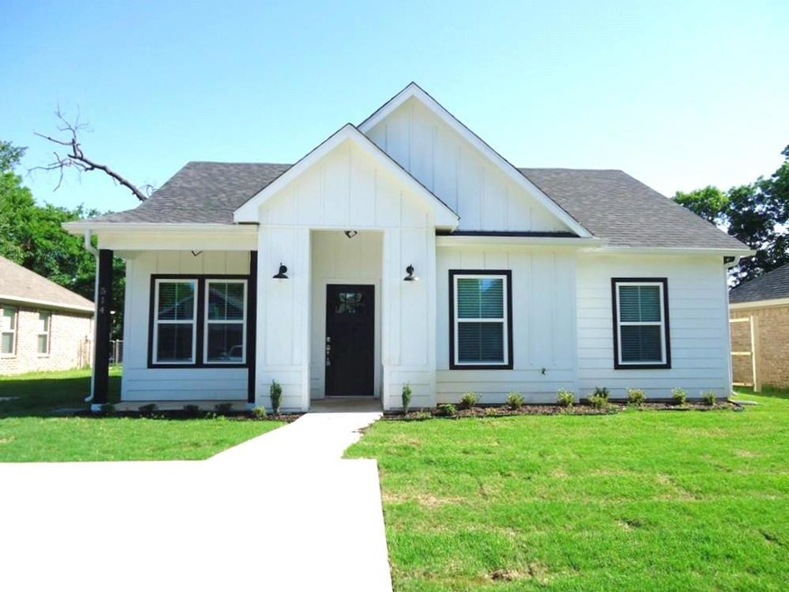 514 W Hull St, Denison, TX 75020 - photo 1