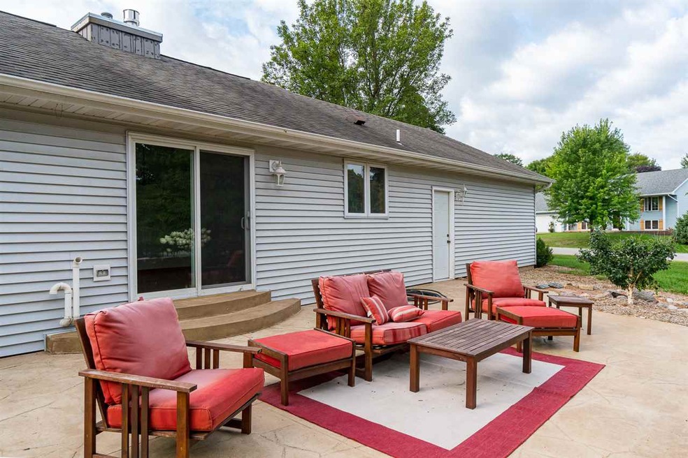 W2788 Breezewood Dr, Appleton, WI 54915 - photo 1