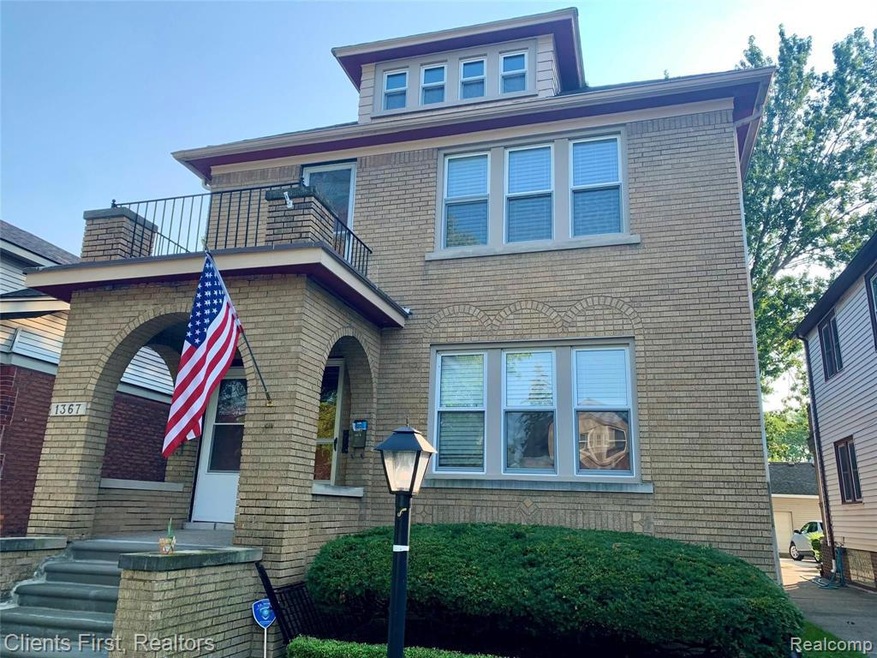 1367 Beaconsfield Ave, Grosse Pointe Park, MI 48230 - photo 1