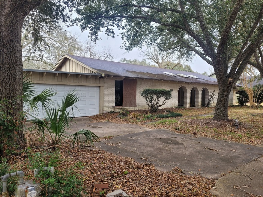 3013 Avenue L, Bay City, TX 77414 - photo 1