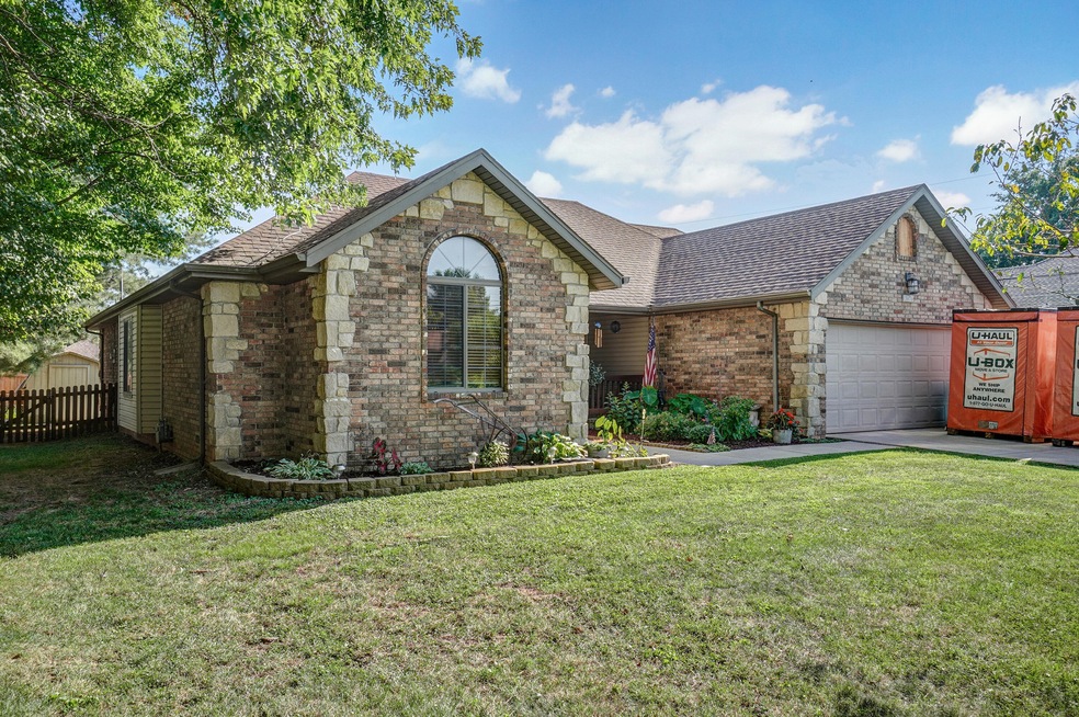 3676 W Maplewood St-36