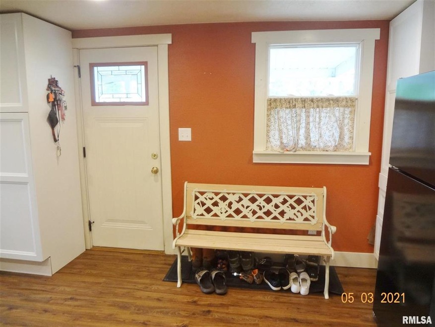 828 Decatur St, Lincoln, IL 62656 - photo 1