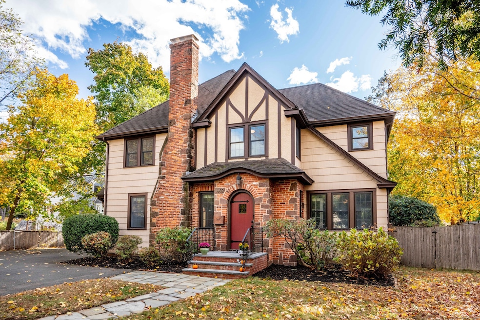 1993 Albany Ave, West Hartford, CT 06117 - photo 1