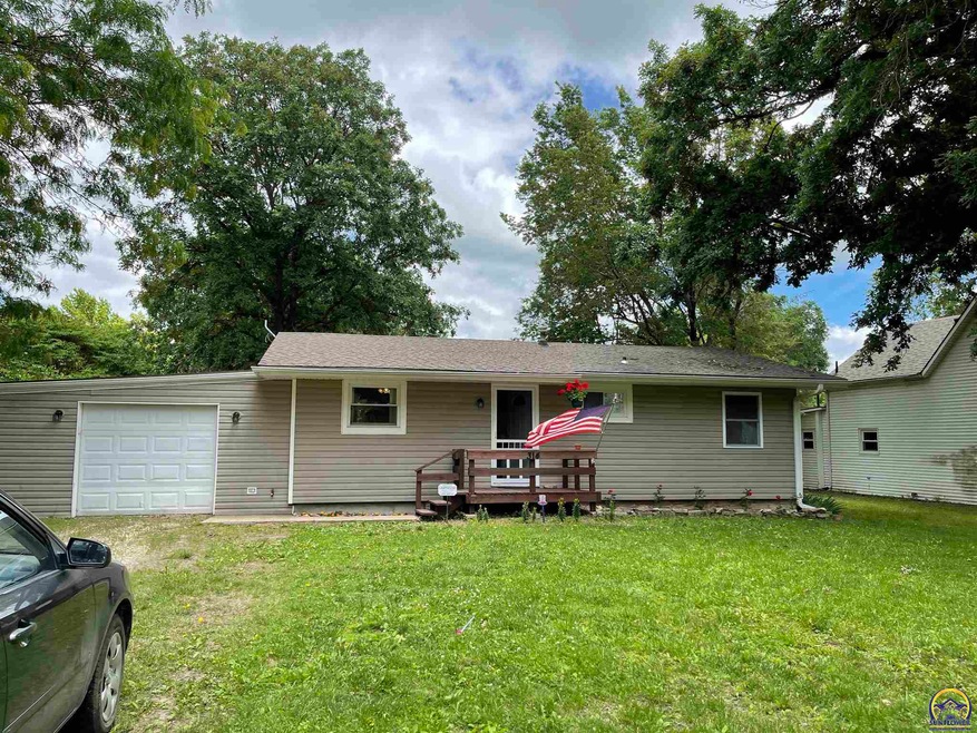 314 Fowler St, Maple Hill, KS 66507 - photo 1