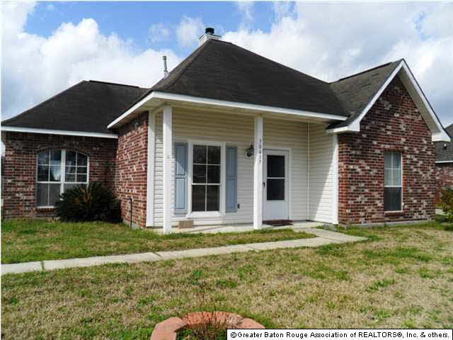 Front view of house from driveway