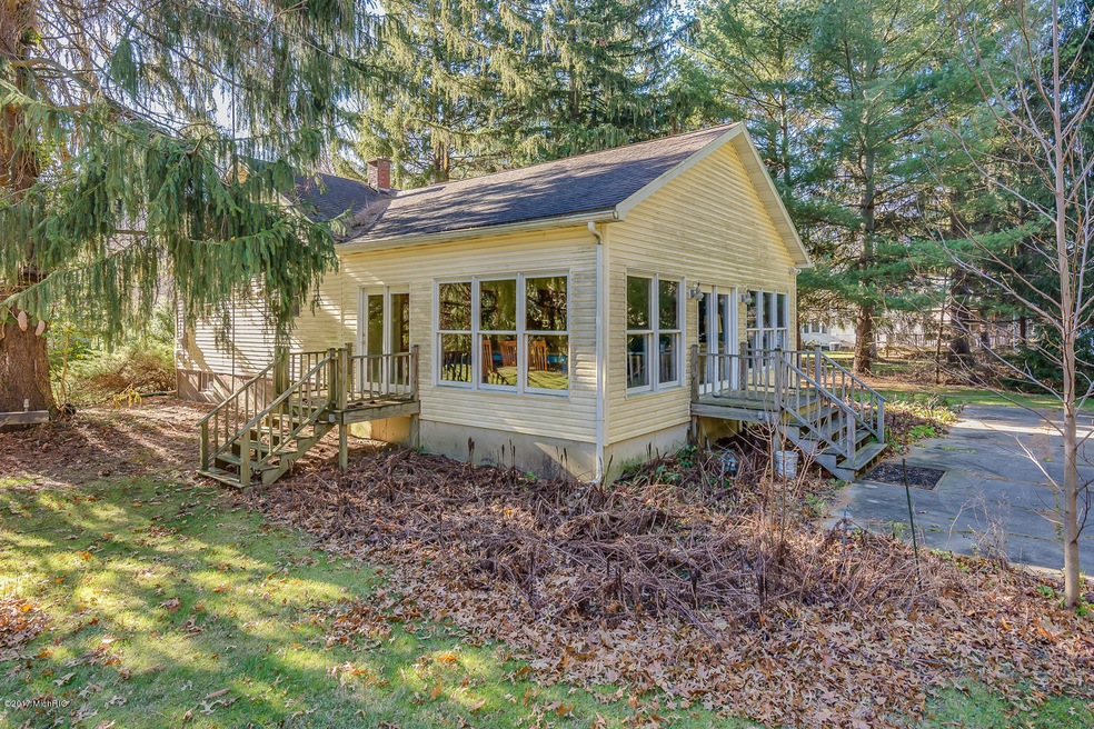 8821 Elm Valley Rd, Three Oaks, MI 49128 - photo 1