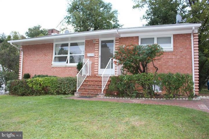 6713 Osborn St, Falls Church, VA 22046 - photo 1