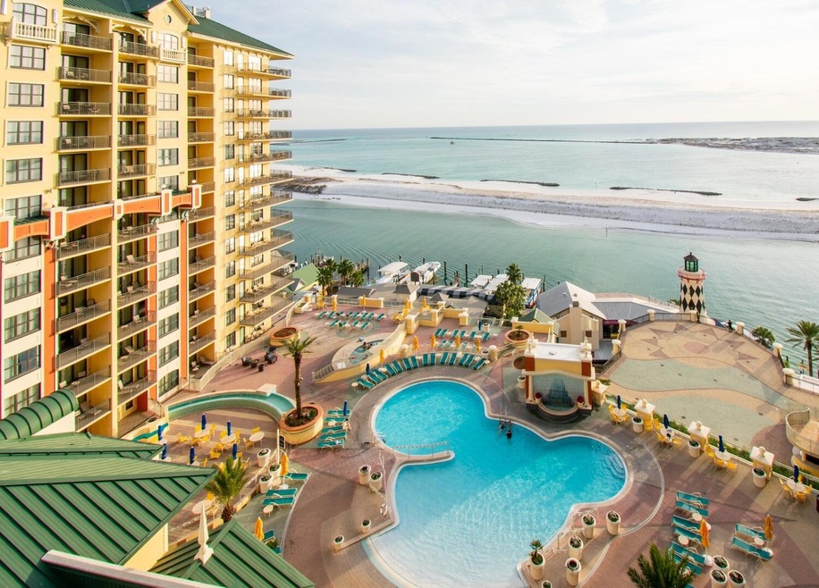 Emerald Grande W1021 Balcony View
