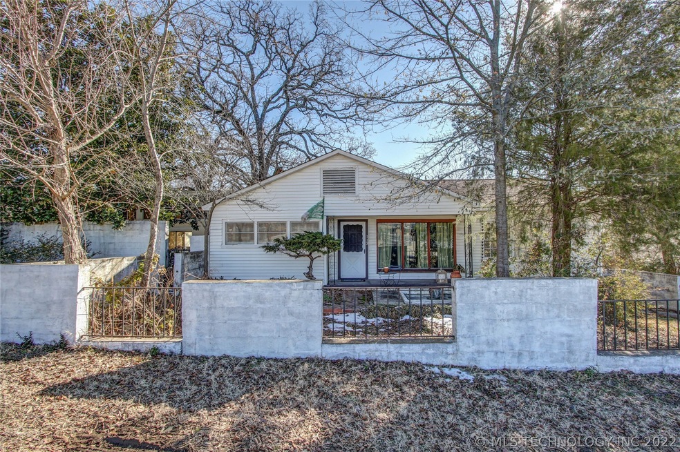 113 S Lee Ave, Tahlequah, OK 74464 - photo 1