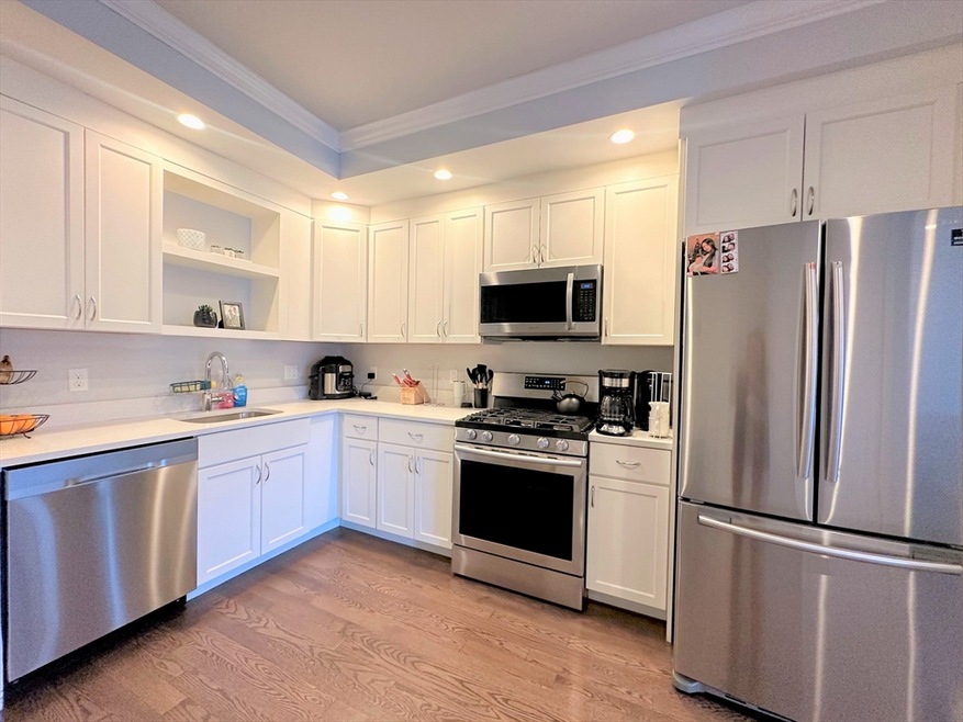 371 Main St unit 4, Woburn, MA 01801 - photo 1