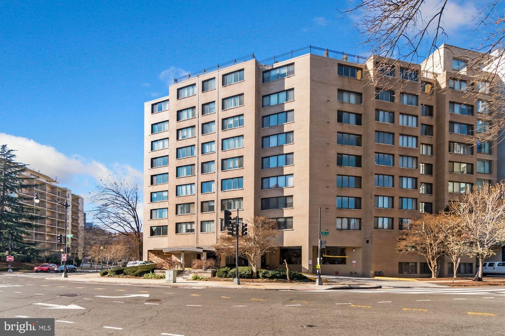 Carriage House unit 905, Washington, DC 20037 - photo 1