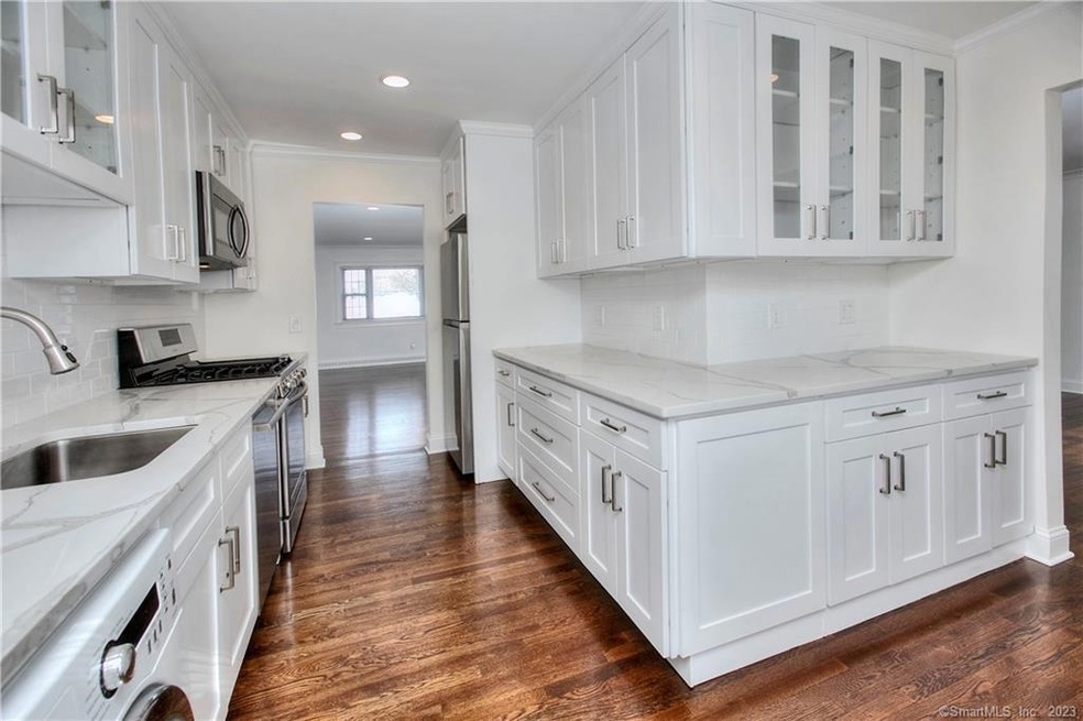 245 Unquowa Rd unit 130, Fairfield, CT 06824 - photo 1