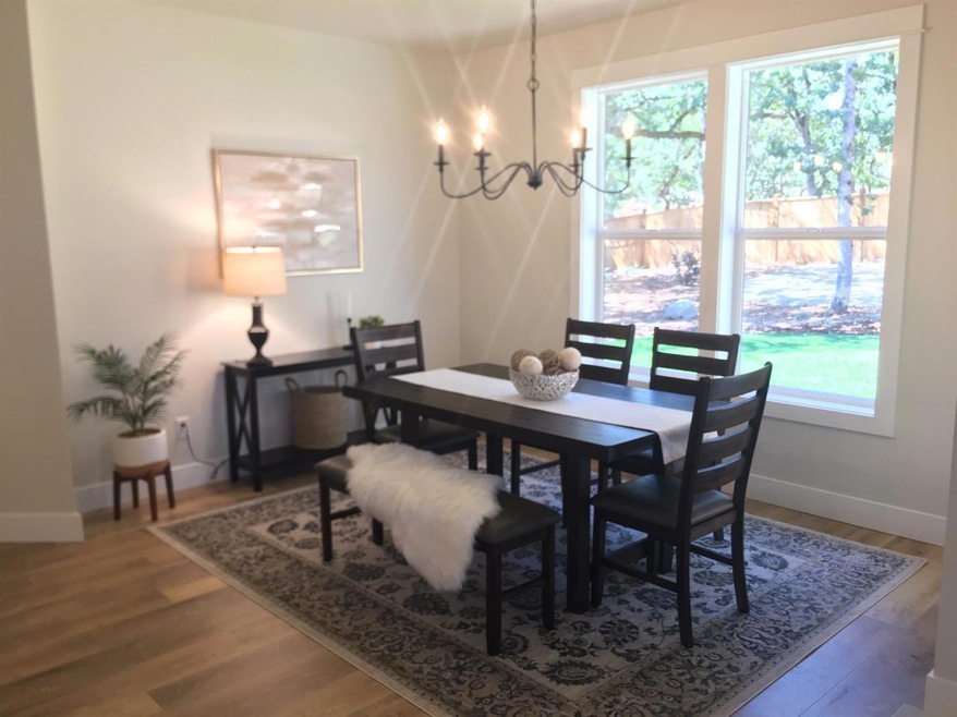 515 S Loop Rd, Jacksonville, OR 97530 - photo 1