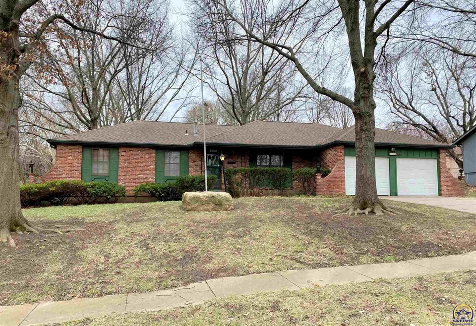 4859 SW Cochise Ave, Topeka, KS 66614 - photo 1