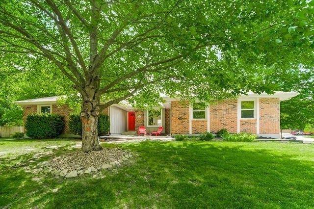 416 N Washington St, Raymore, MO 64083 - photo 1