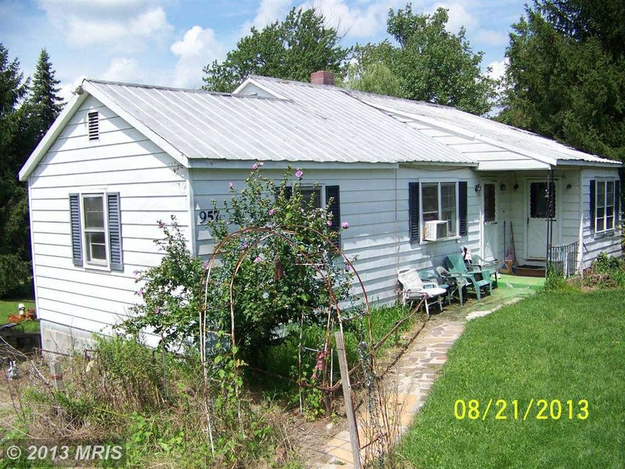 957 Dicks Hollow Rd, Winchester, VA 22603 - photo 1