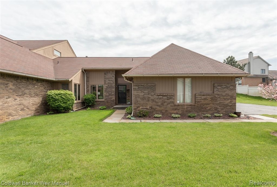 6614 Westbrooke Ct Ranch condo end unit