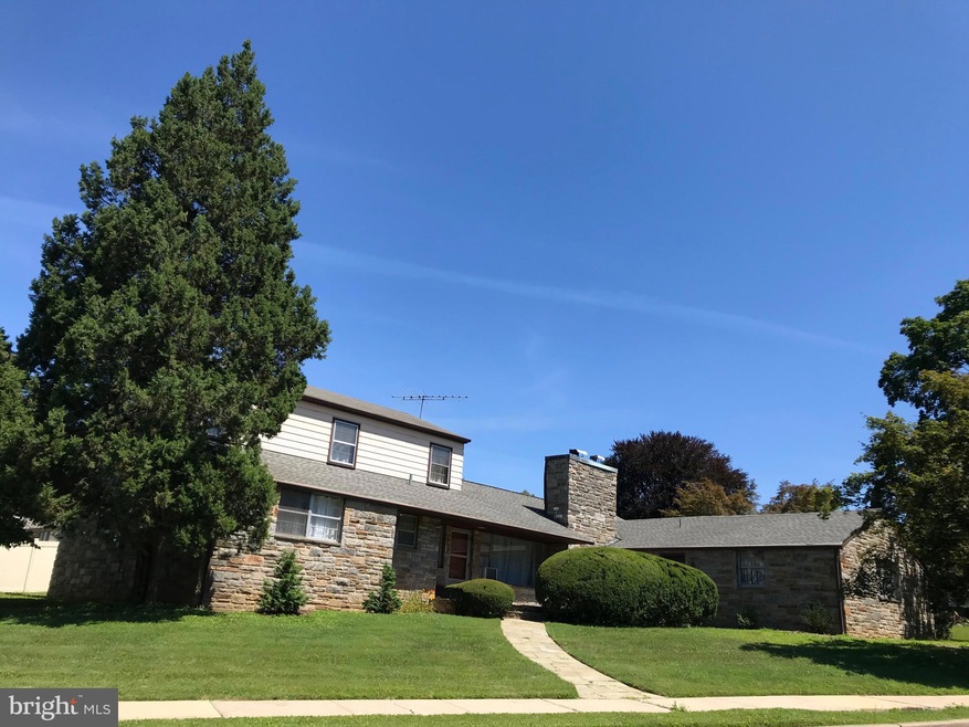 215 Maple Ave, Reading, PA 19607 - photo 1