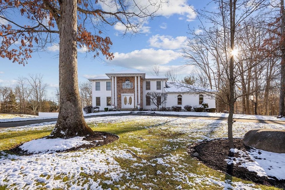 4 Arbor Ct, Pomona, NY 10970 - photo 1