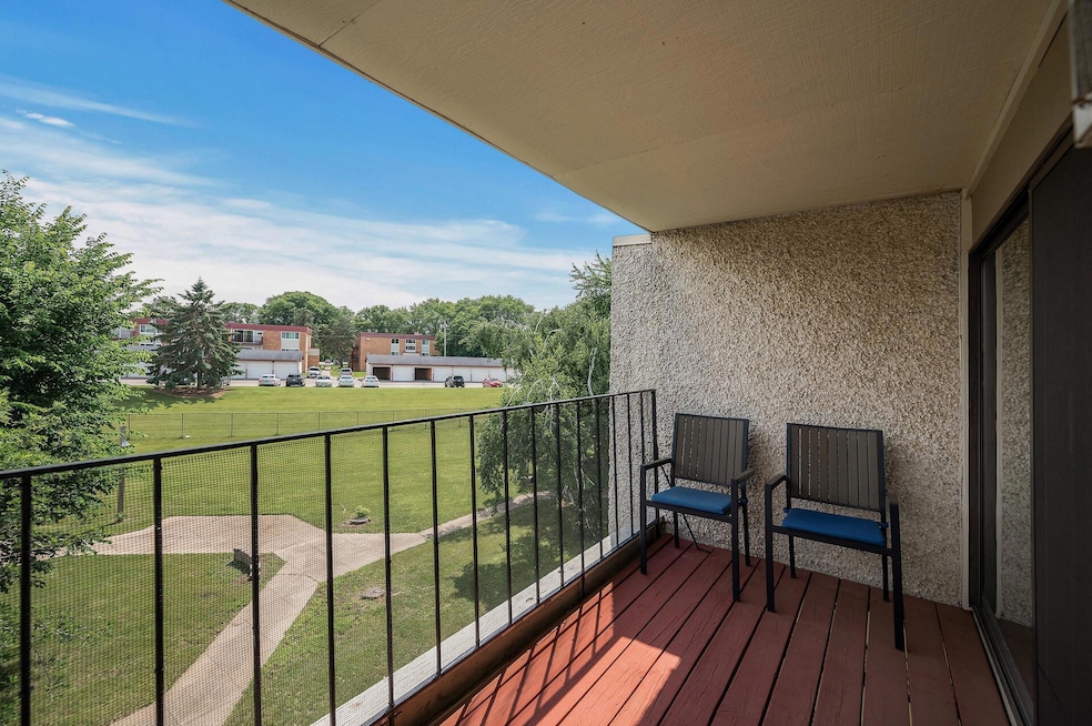 Sunny Southfacing greenspace views