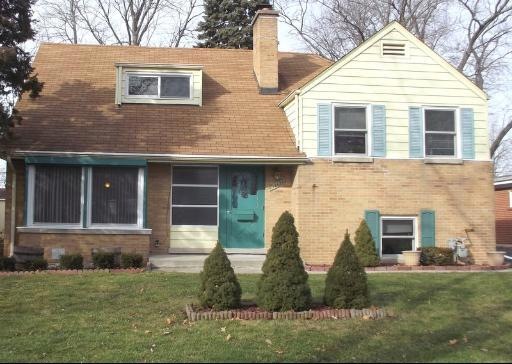 18426 Clyde Rd, Homewood, IL 60430 - photo 1