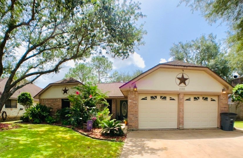 2916 La Mesa St, Bay City, TX 77414 - photo 1