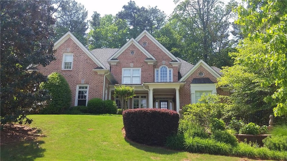 View of front of house featuring a front yard