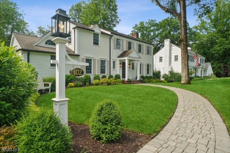 Sold $2,211,000 • Co-Listing Agent