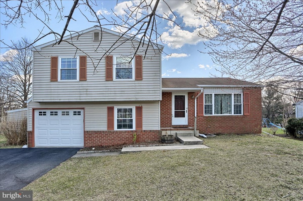 453 Sweetbriar Dr, Harrisburg, PA 17111 - photo 1