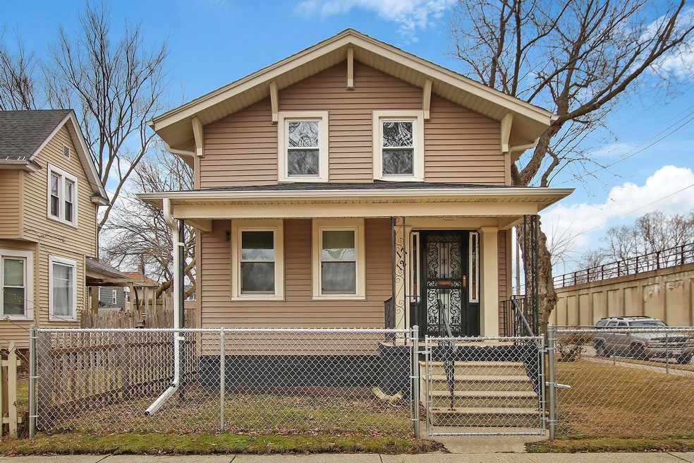 1217 61st St, Kenosha, WI 53143